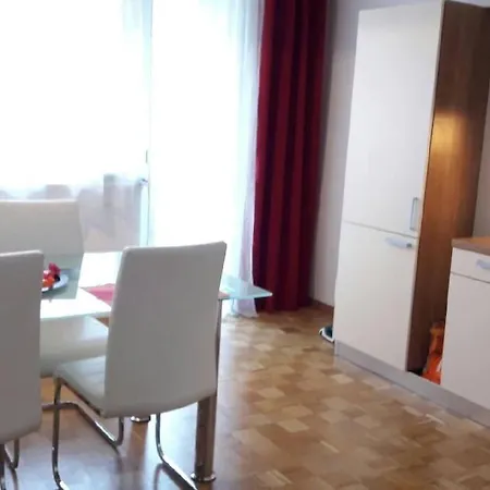 Spacious With Free Parking *